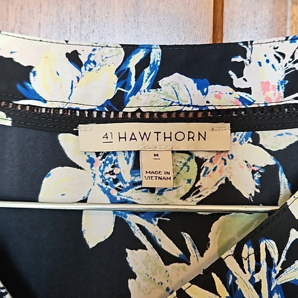 41 Hawthorne Floral‎ Blouse - Picture 2 of 4